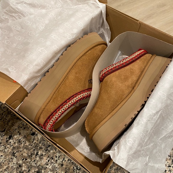 Tazz Suede Platform Slipper - Picture 2 of 3